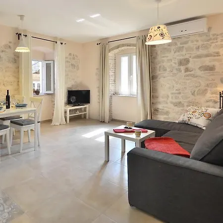 Apartment House Riva *