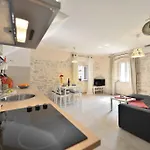 House Riva דירה סופטאר