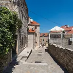House Riva סופטאר